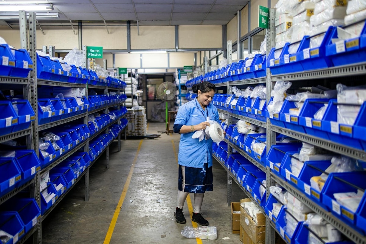 Ilustrasi pekerja dalam gudang
Foto oleh EqualStock IN di Pexels Ilustrasi pekerja dalam gudang
Foto oleh EqualStock IN di Pexels