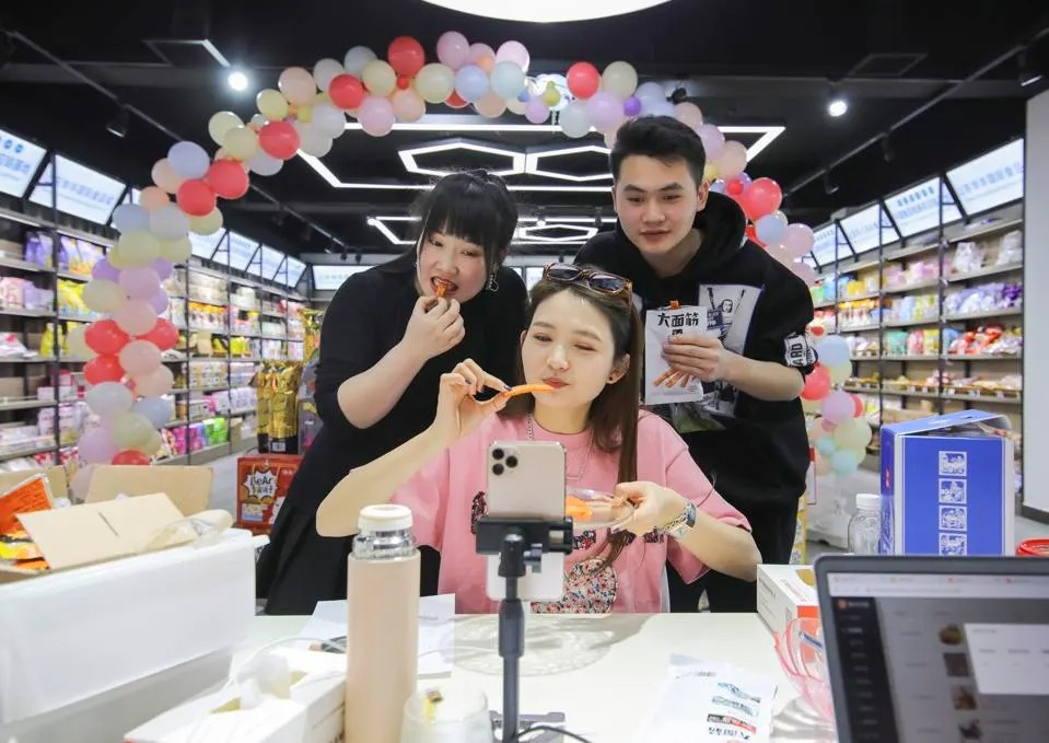 Contoh live streaming jual produk
Gambar: imageio.forbes.com