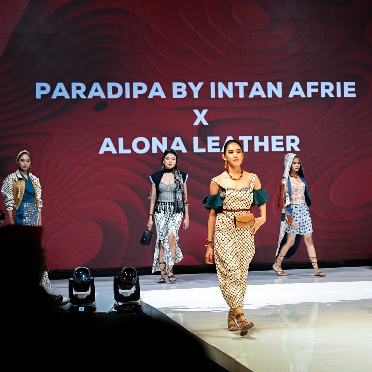 Kolaborasi Apik Alona Leather dan Paradipa di Malang Fashion Week 2022