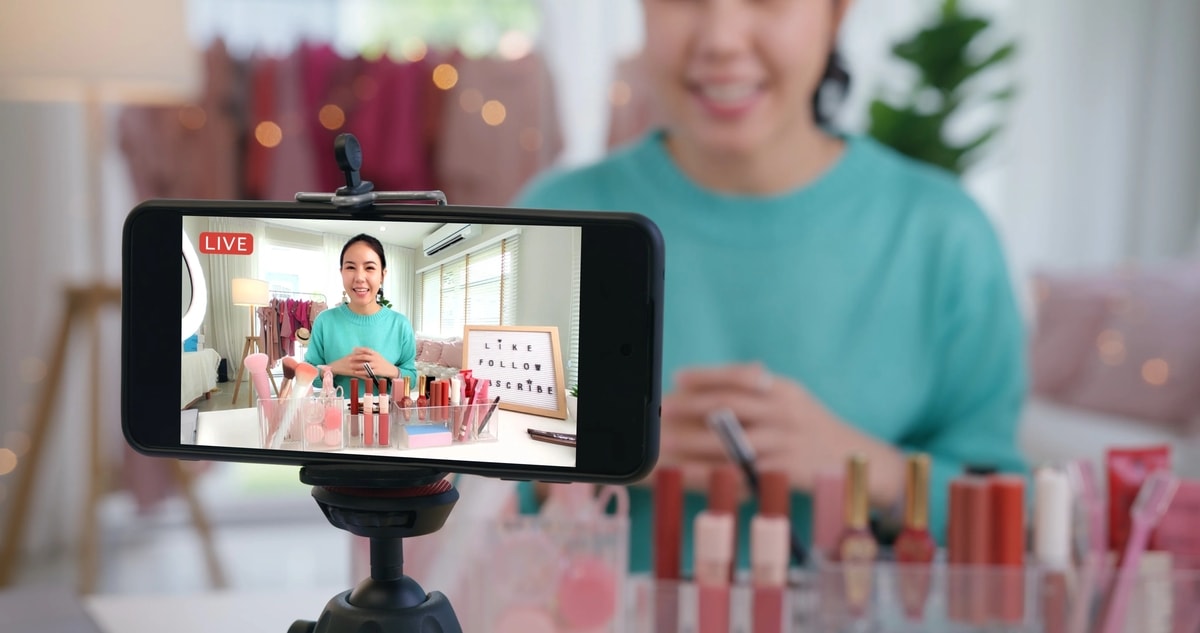 Live streaming jual produk di e commerce
Gambar: mikmak.com