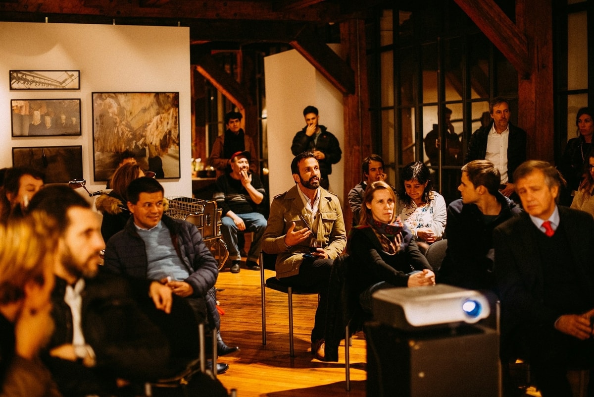 Ilustrasi acara networking
Gambar: Unsplash