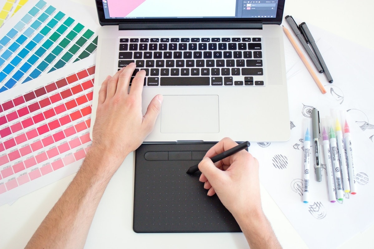 Ilustrasi jasa desain grafis
Gambar: Unsplash