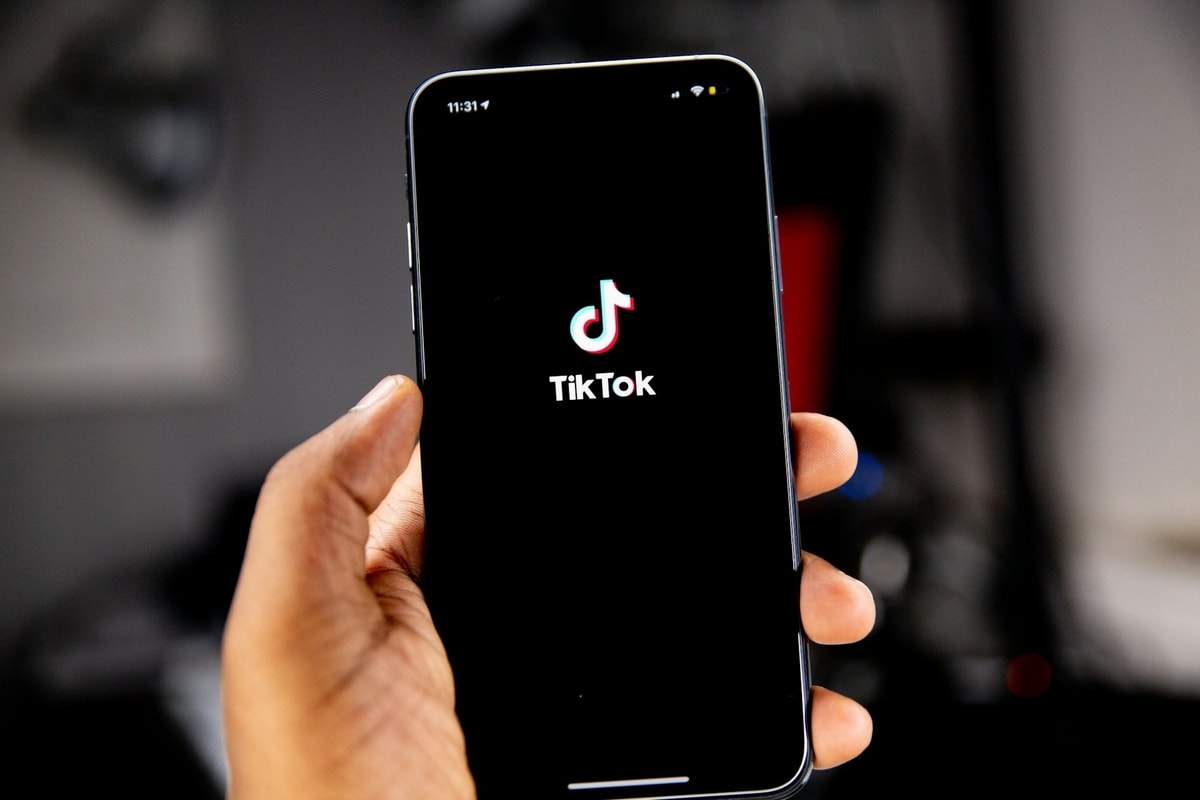 Ilustrasi aplikasi TikTok
Foto oleh Solen Feyissa di Unsplash