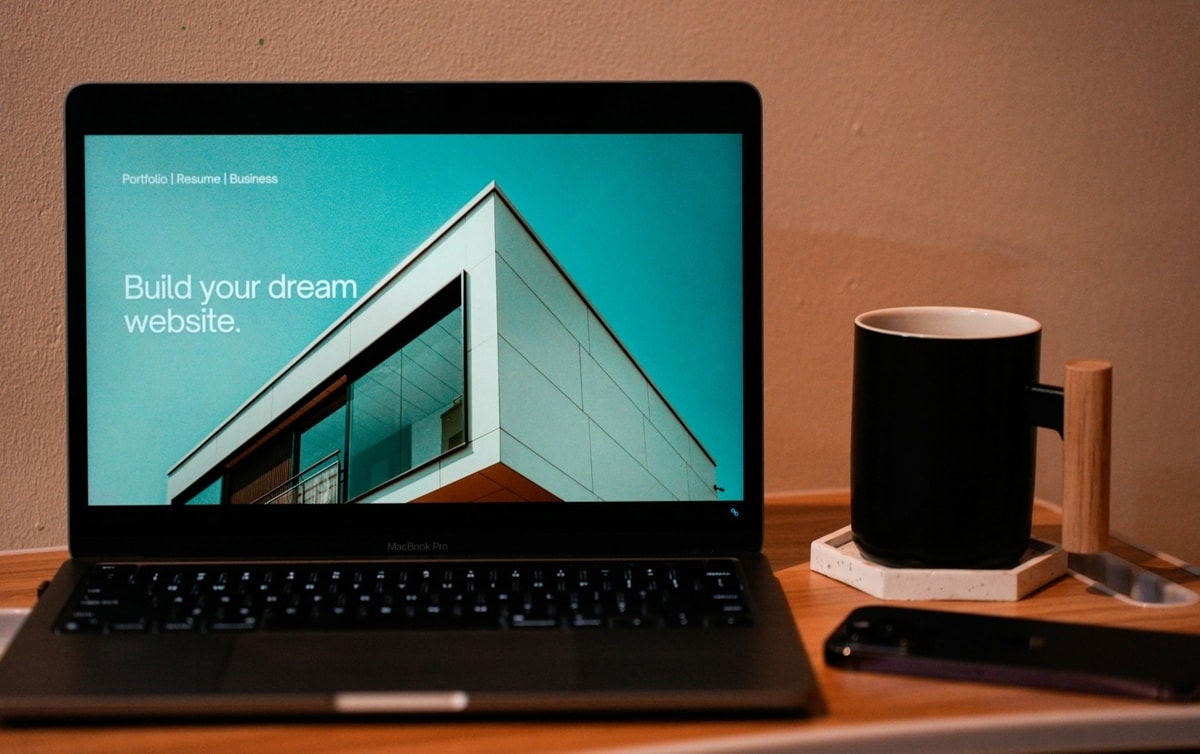 Pembuatan website 
Foto oleh Carriza Maiquez di Unsplash