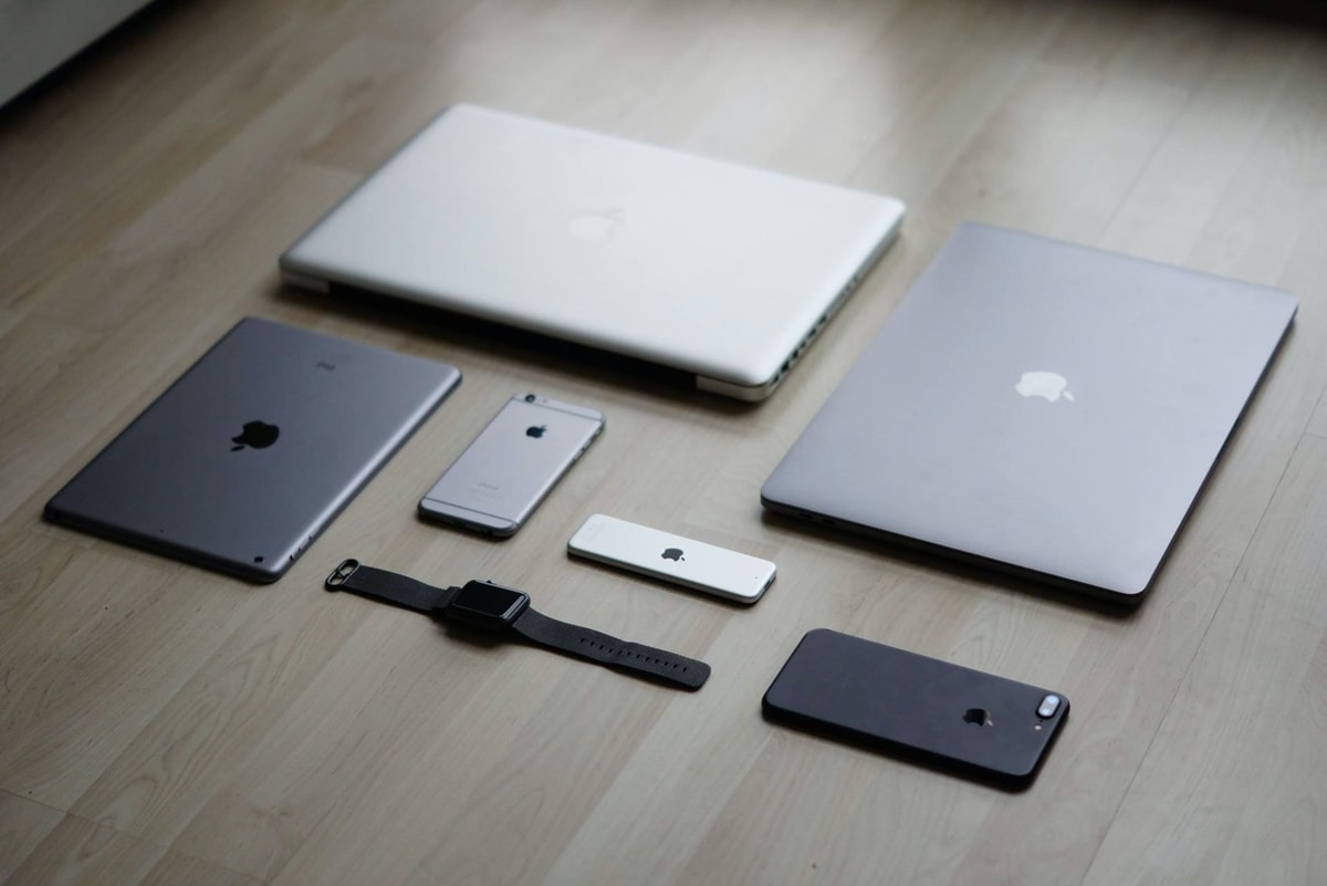 Contoh branding produk Apple
Foto oleh Juairia Islam Shefa di Pexels