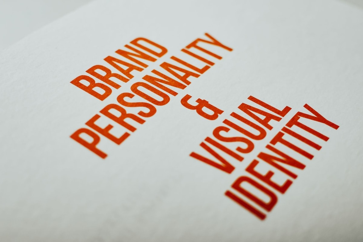Ilustrasi branding identity
Foto oleh Eva Bronzini di Pexels