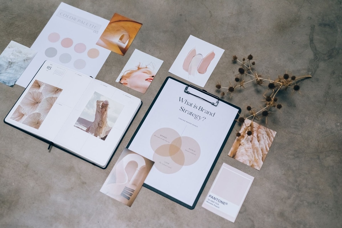 Ilustrasi pembuatan brand strategy
Foto oleh Leeloo The First di Pexels