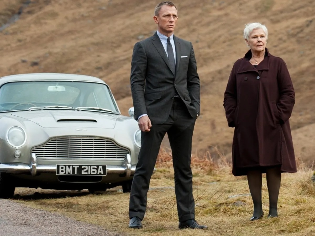 Mobil Aston Martin di film James Bond
Gambar: The Guardian
