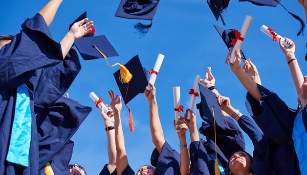 Cara Dapetin IPK Cumlaude biar Bisa Keluar Negeri Gratis