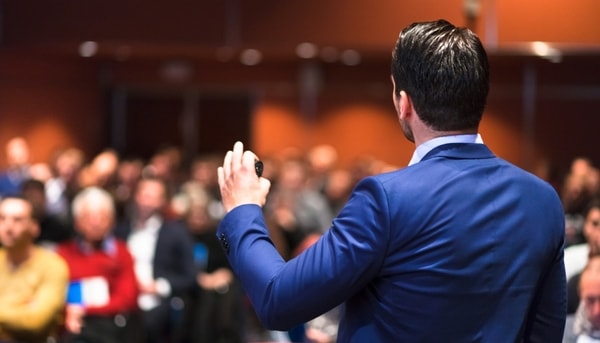 Mahasiswa WAJIB tau! Ini Cara Jitu Belajar Public Speaking