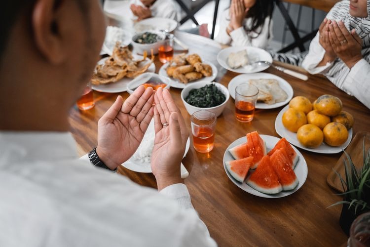 Manfaat Menyegerakan Berbuka Puasa